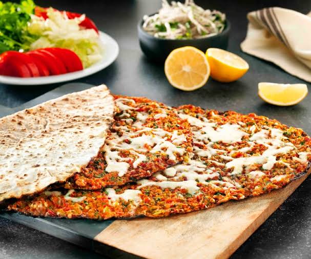 Kaşarlı Lahmacun
